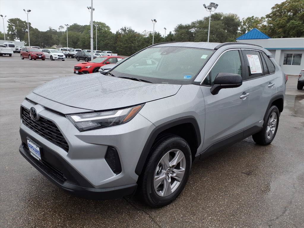 Used 2025 Toyota RAV4 LE AWD/4WD image 8