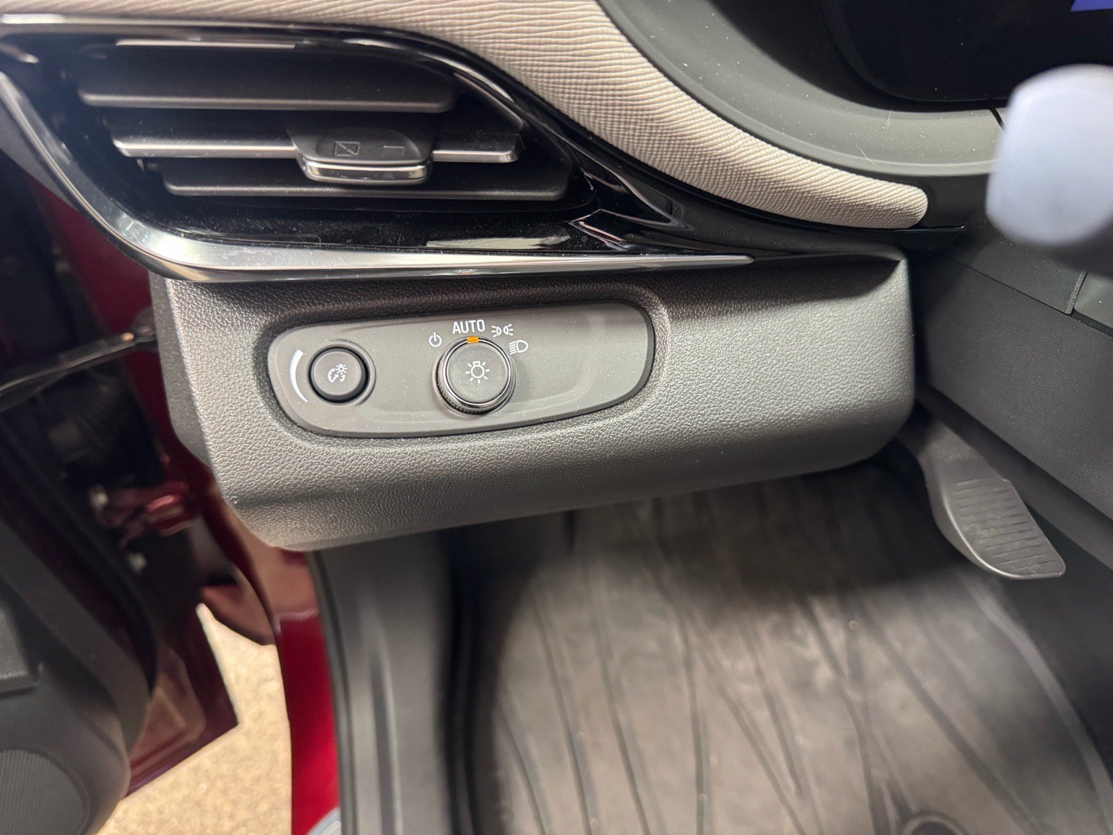 Certified 2024 Buick Envista Sport Touring FWD image 18