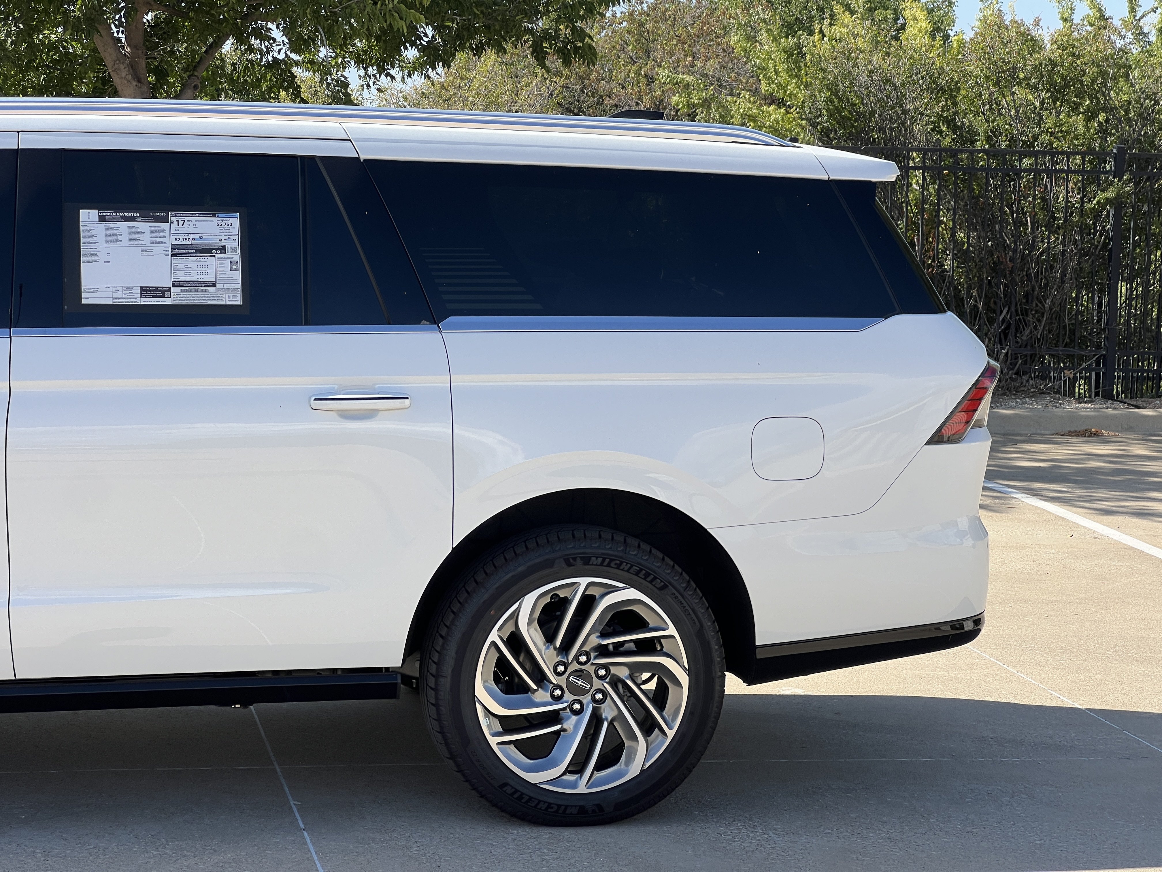 New 2027 Lincoln Navigator L Reserve AWD/4WD image 6