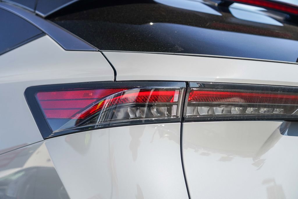 New 2025 Nissan Ariya Platinum image 10