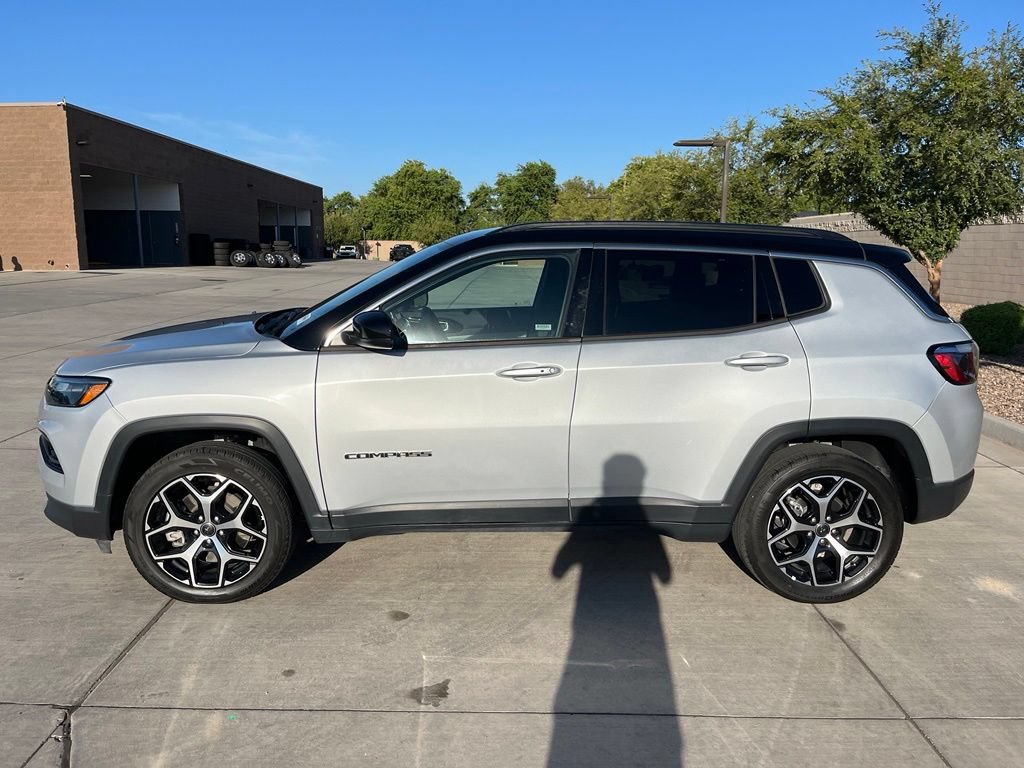 Used 2025 Jeep Compass Limited AWD/4WD image 11