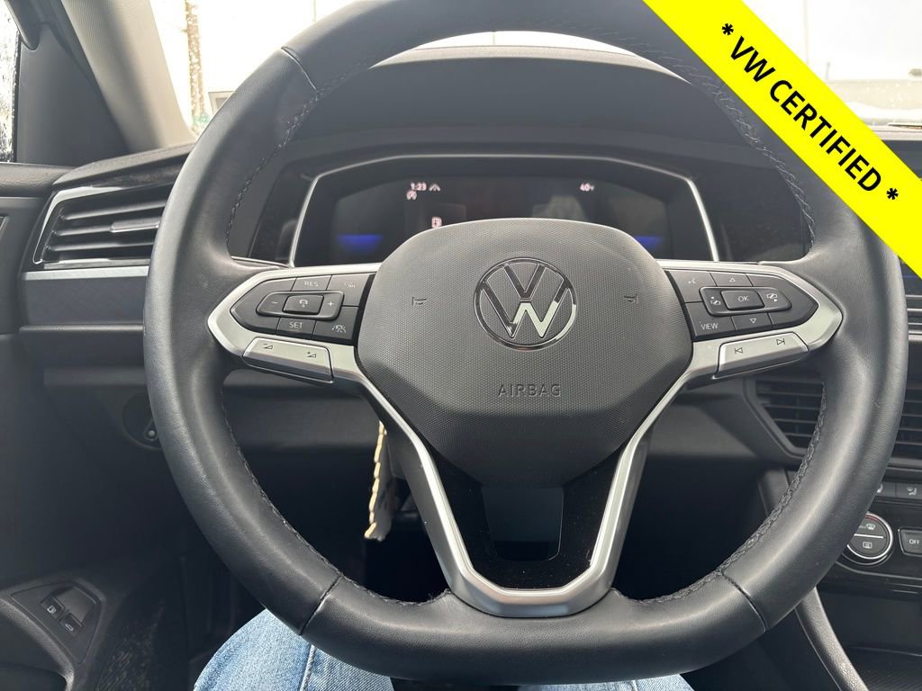 Used 2023 Volkswagen Jetta SE w/ Panoramic Sunroof Package image 9