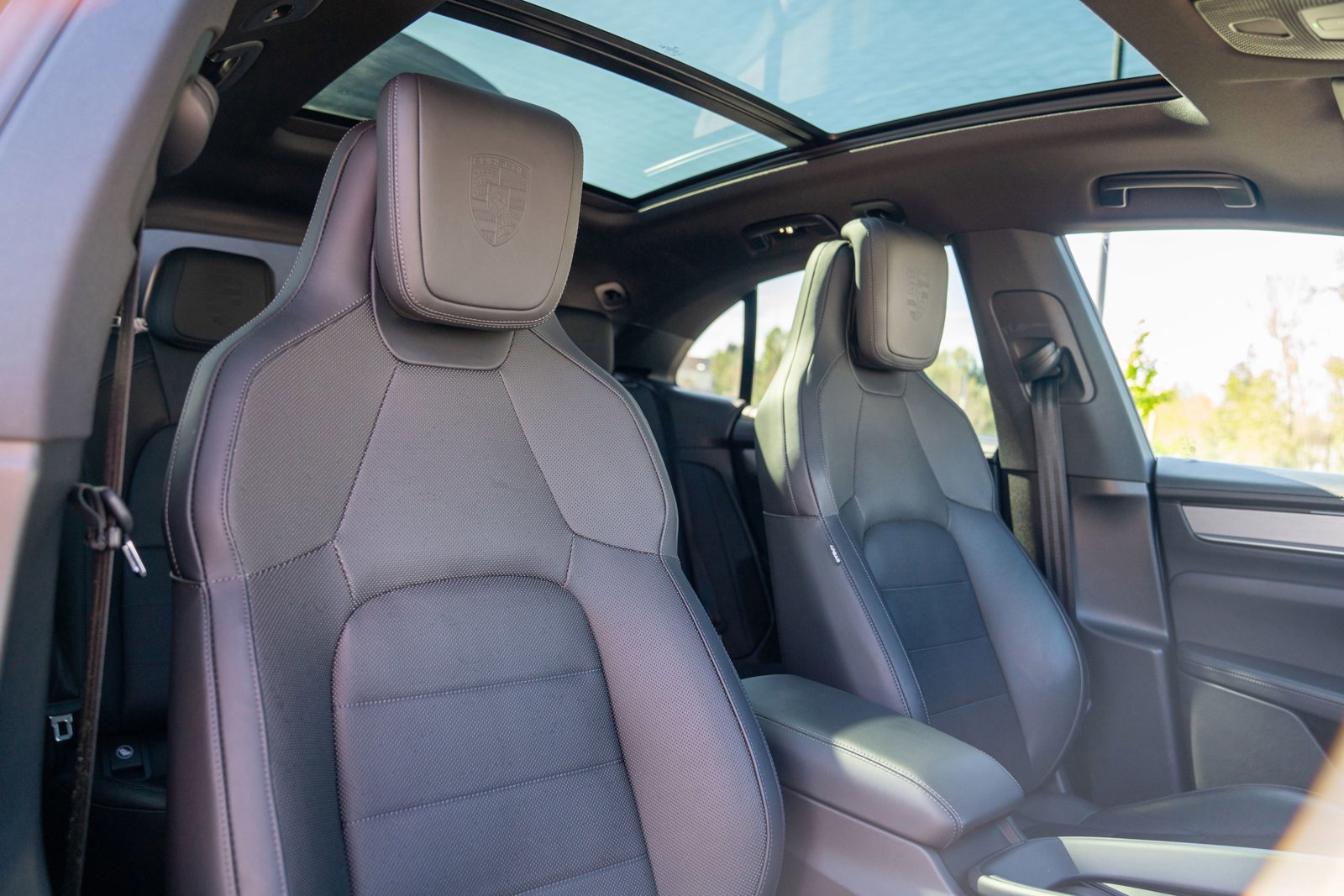 Certified 2025 Porsche Macan 4 Electric AWD/4WD image 27