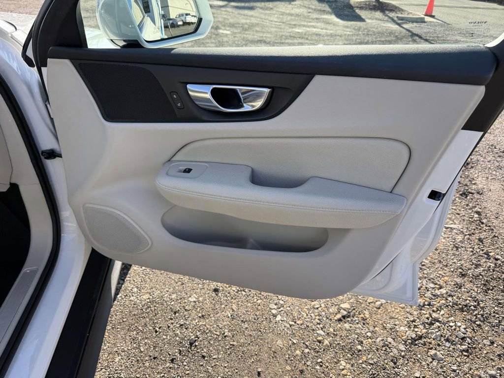 Used 2021 Volvo V60 T5 Cross Country image 15