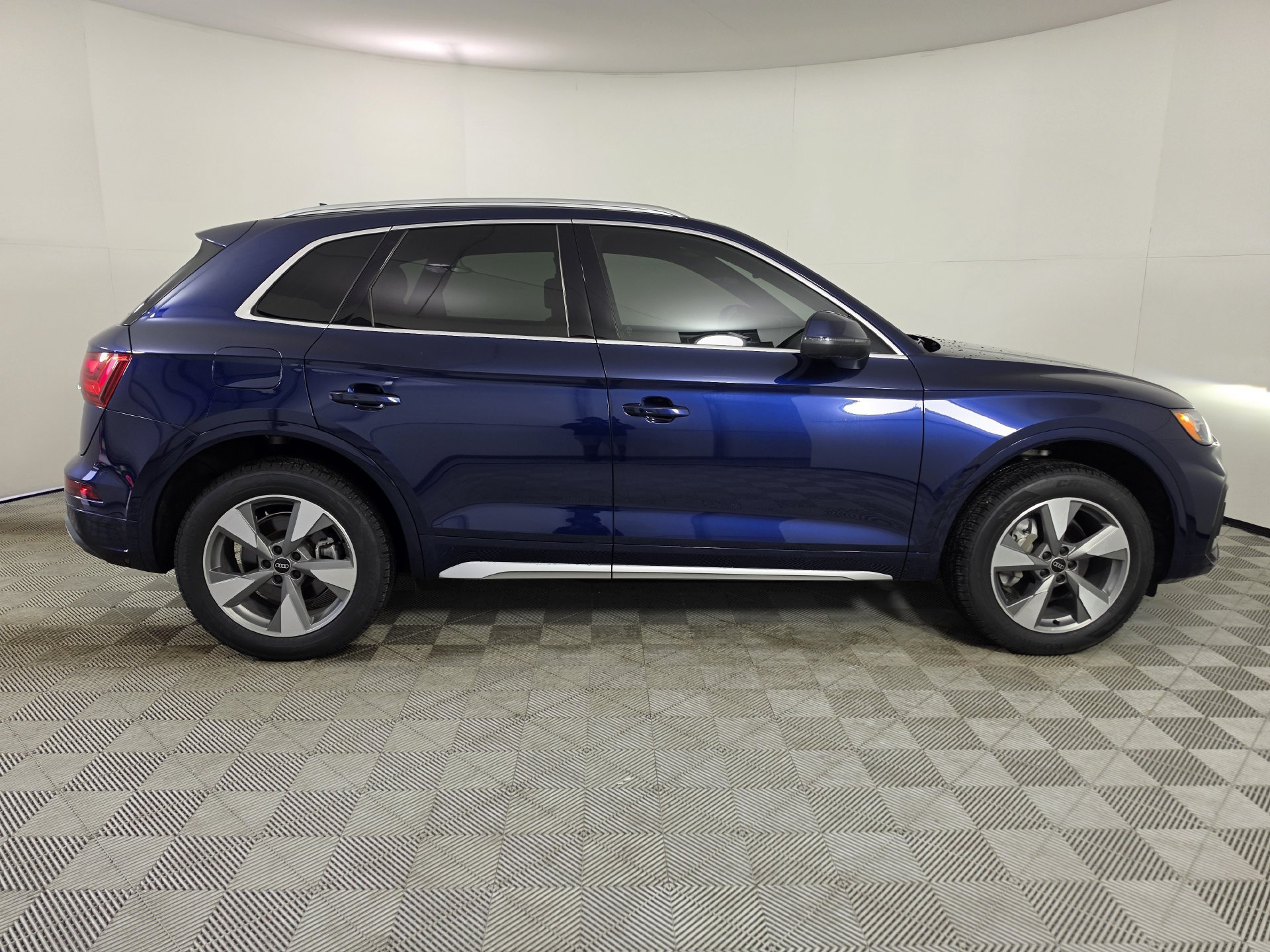 Used 2024 Audi Q5 Premium Plus w/ Premium Plus Package AWD/4WD image 45