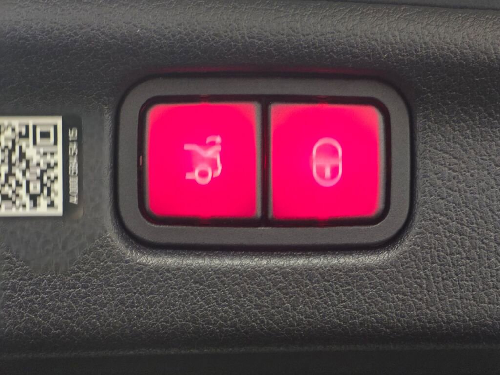 Used 2024 Mercedes-Benz C 300 4MATIC Sedan image 22