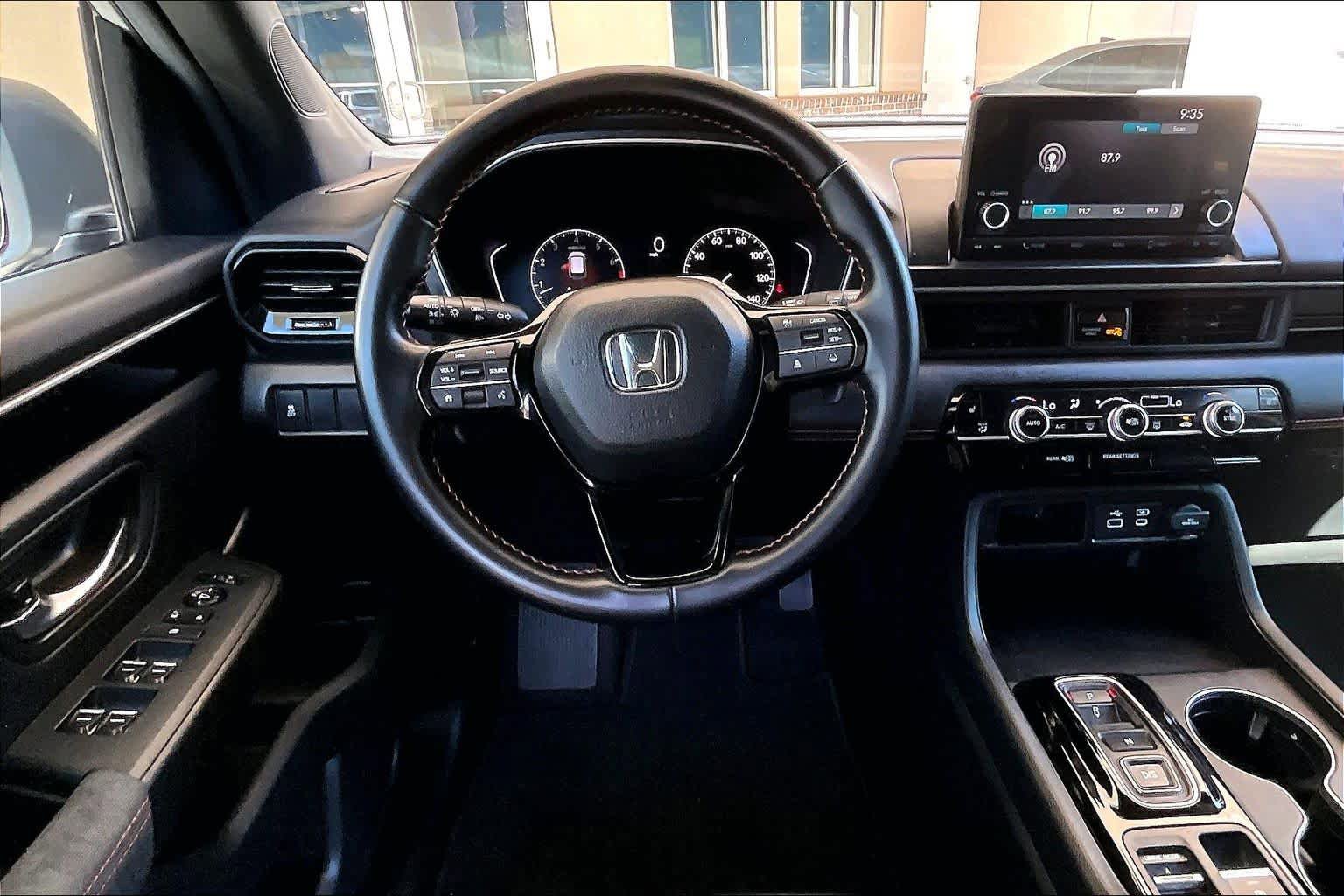 Certified 2025 Honda Pilot Sport image 6