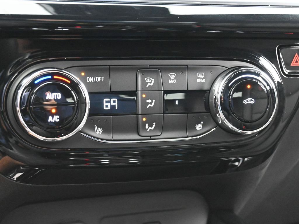 Used 2025 Chevrolet Trax RS w/ Driver Confidence Package image 22