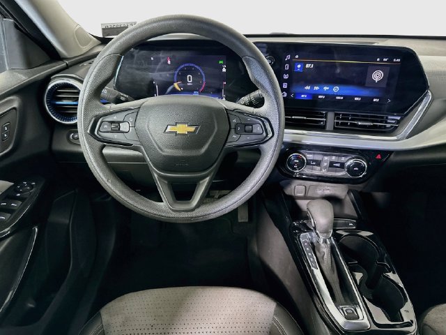Used 2025 Chevrolet Trax LT FWD image 22