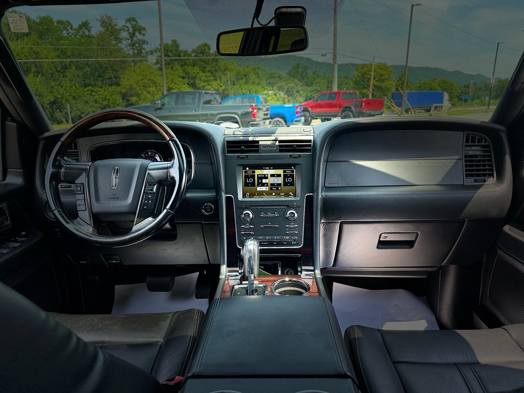 Used 2016 Lincoln Navigator Reserve AWD/4WD image 22