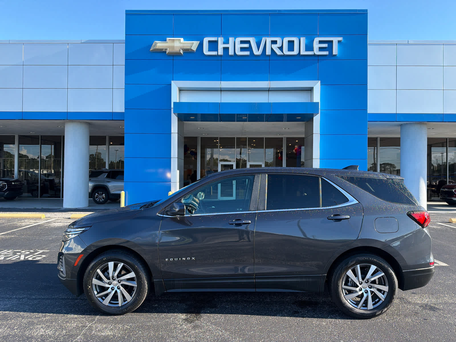 Used 2022 Chevrolet Equinox LT FWD image 2