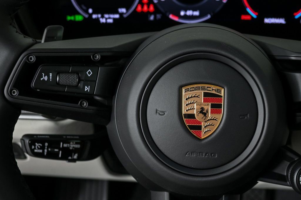 Certified 2025 Porsche Cayenne Coupe image 10