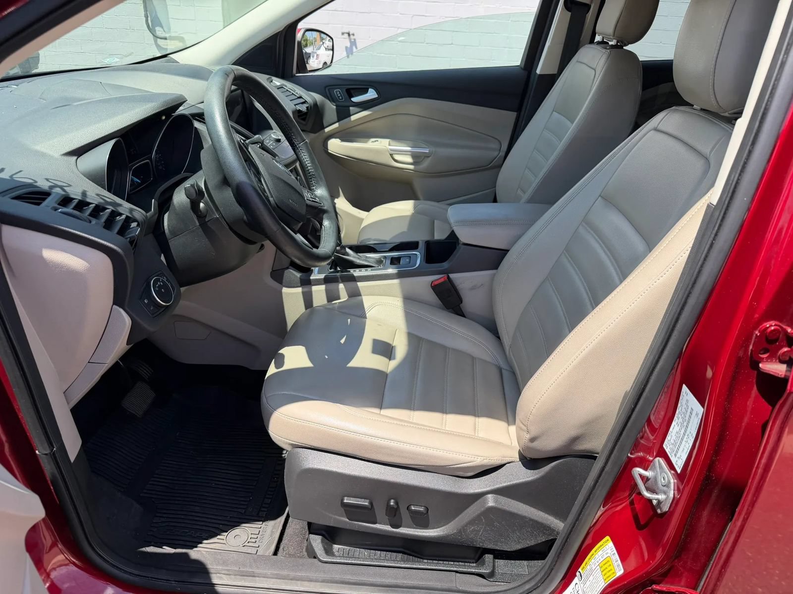 Used 2019 Ford Escape SEL AWD/4WD image 14