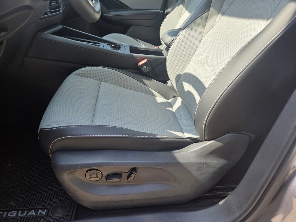 Used 2026 Volkswagen Tiguan SE AWD/4WD image 10
