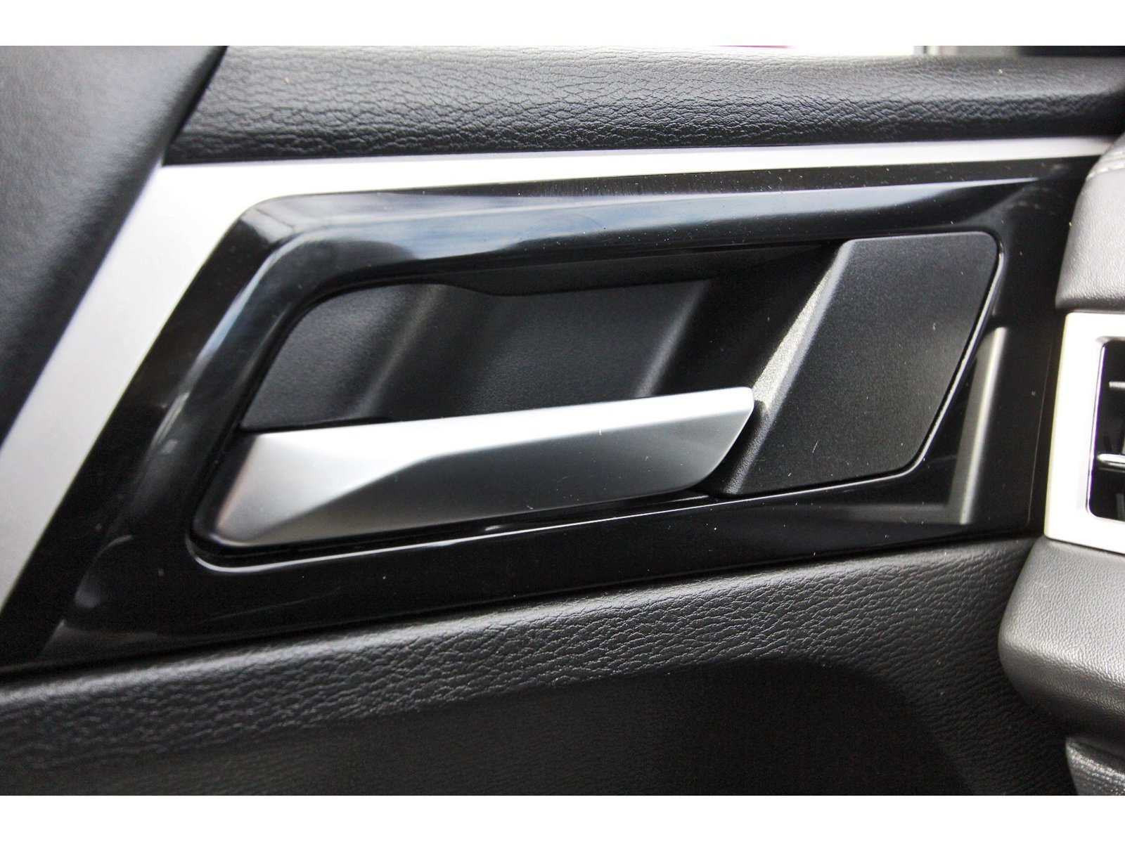 Used 2025 Mitsubishi Outlander SE FWD image 21