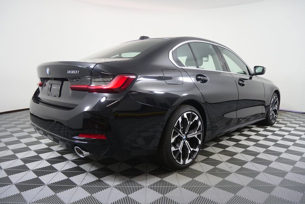 Used 2025 BMW 330i Sedan image 3
