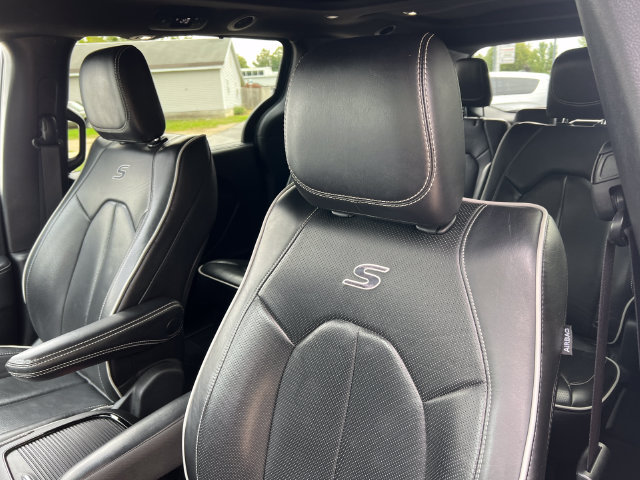 Used 2025 Chrysler Pacifica Limited FWD image 15