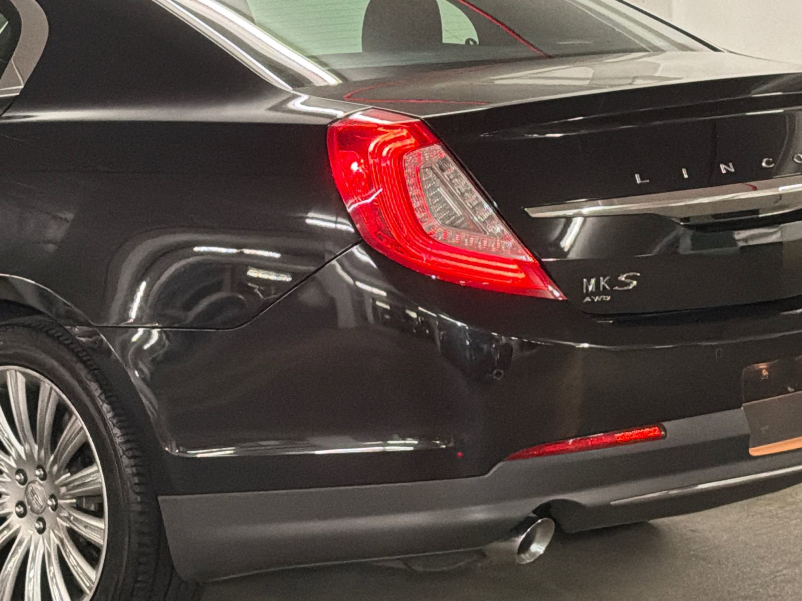 Used 2015 Lincoln MKS AWD w/ Equipment Group 101A image 7