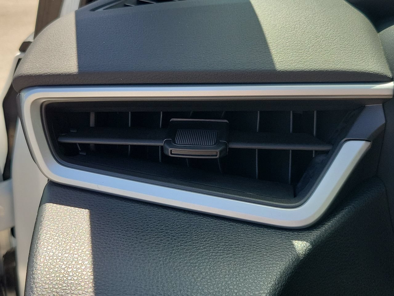 Used 2026 Toyota Corolla LE FWD image 31