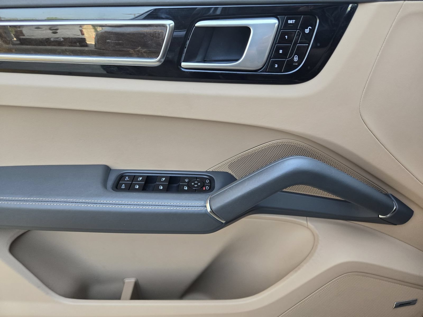 Used 2019 Porsche Cayenne AWD/4WD image 22