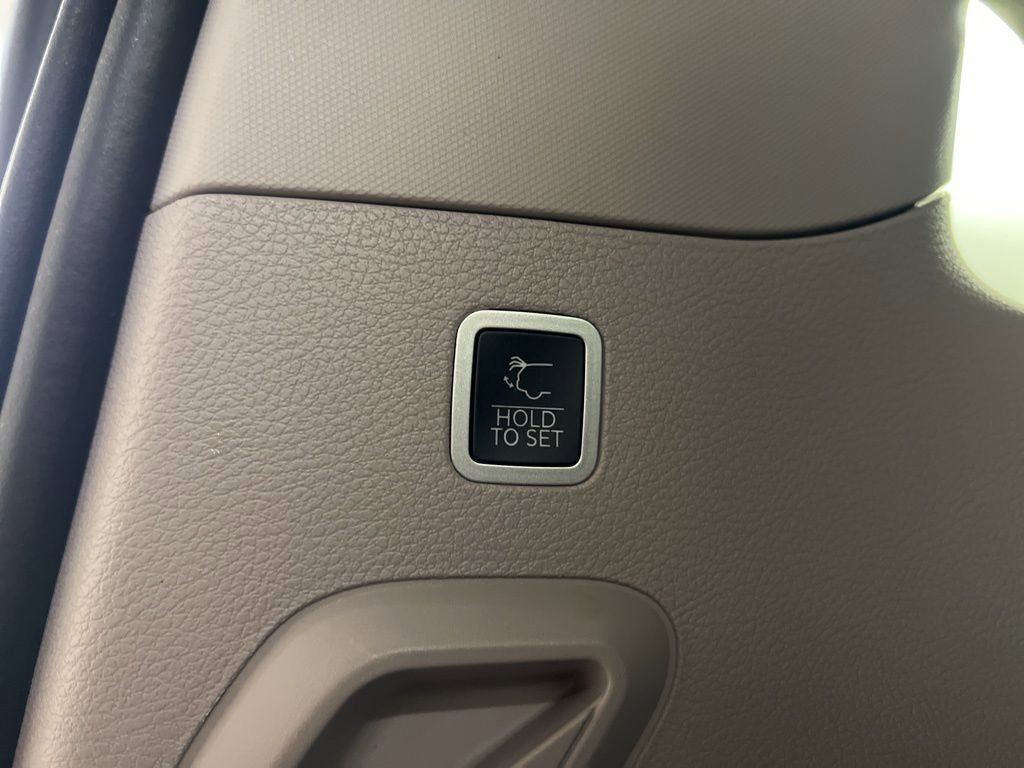 Used 2022 Jeep Wagoneer Series II w/ Flexible Seating Group image 40