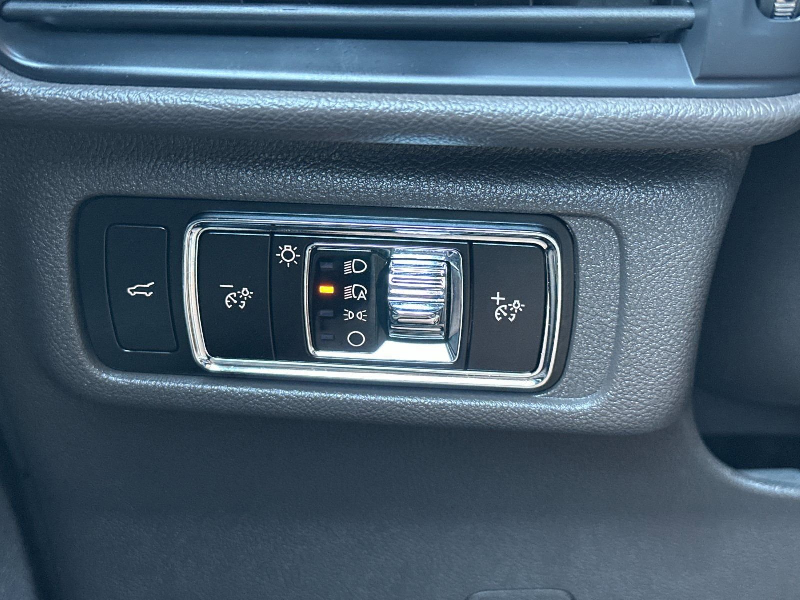 Used 2023 Lincoln Corsair FWD w/ Equipment Group 101A image 32