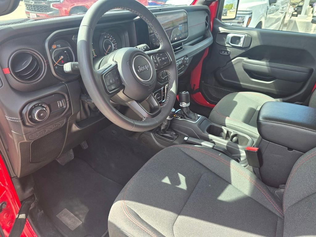 Used 2025 Jeep Wrangler Unlimited Rubicon image 22