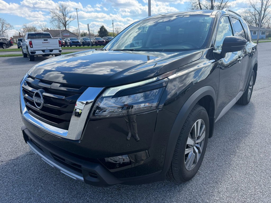 Used 2025 Nissan Pathfinder SL image 11