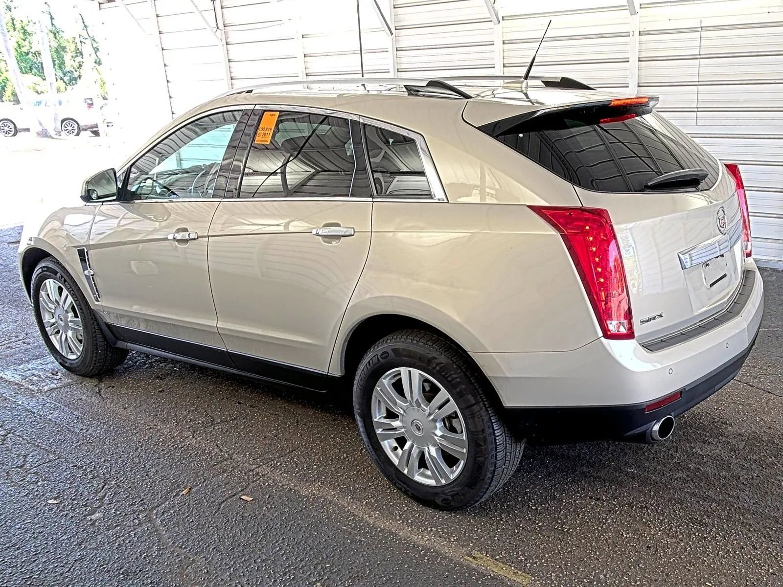 Used 2011 Cadillac SRX Luxury FWD image 2