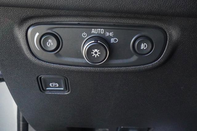 Used 2024 GMC Terrain SLT image 23