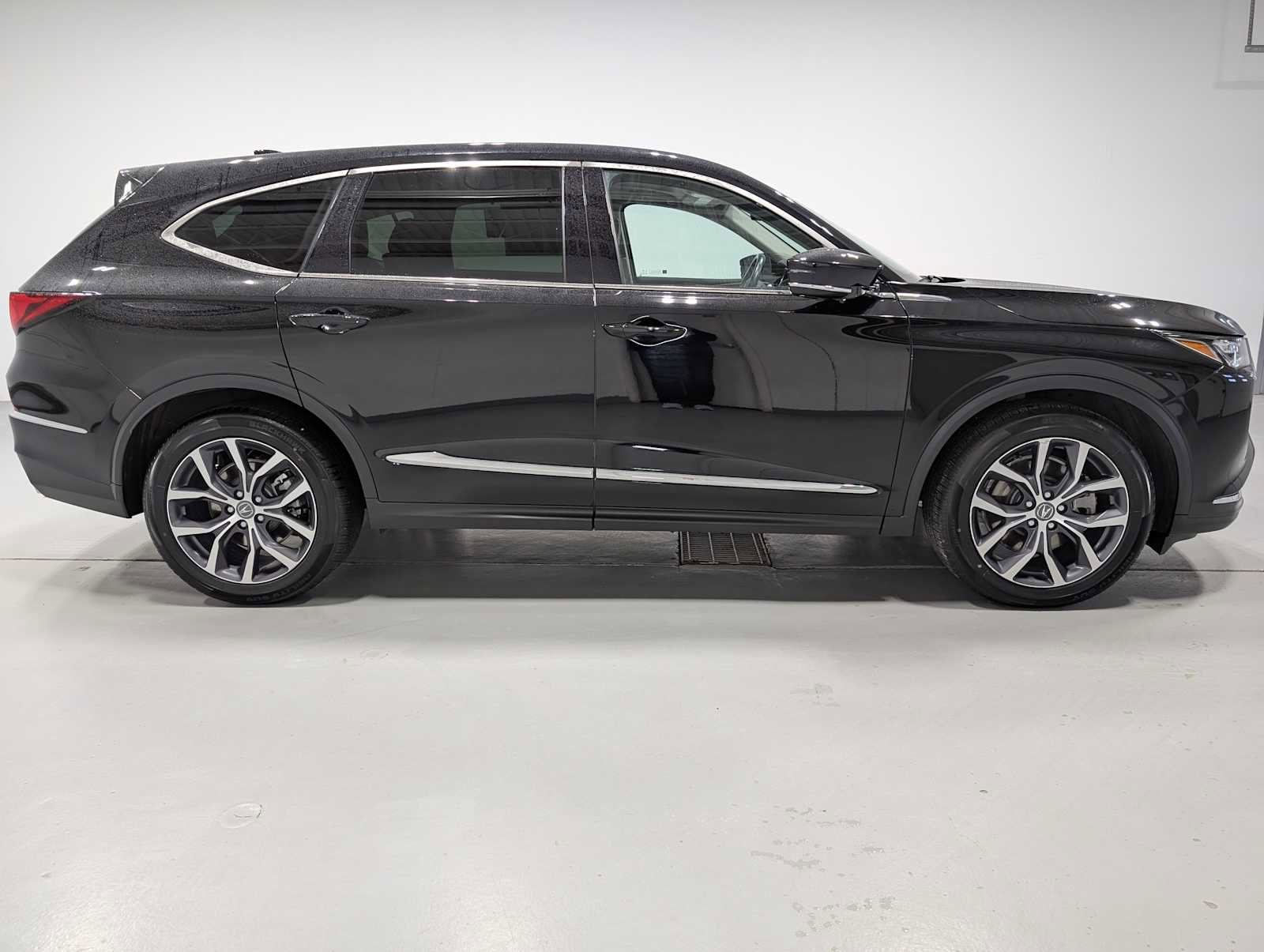 Certified 2023 Acura MDX SH-AWD w/ Technology Package image 7