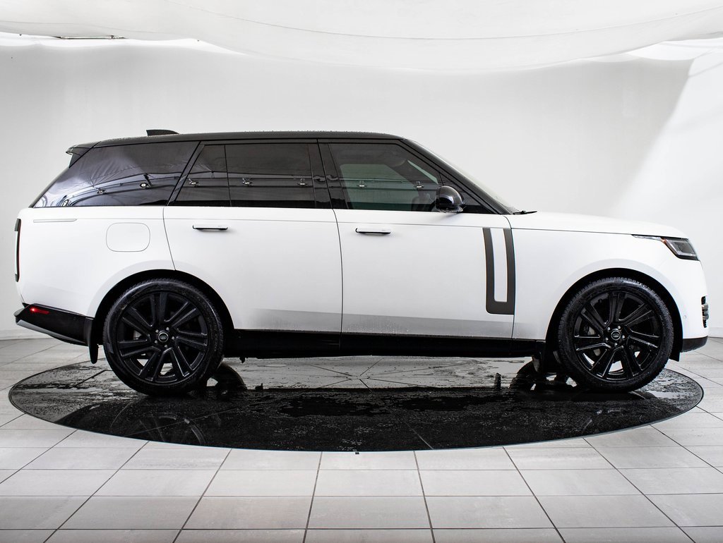 Used 2022 Land Rover Range Rover SE image 11