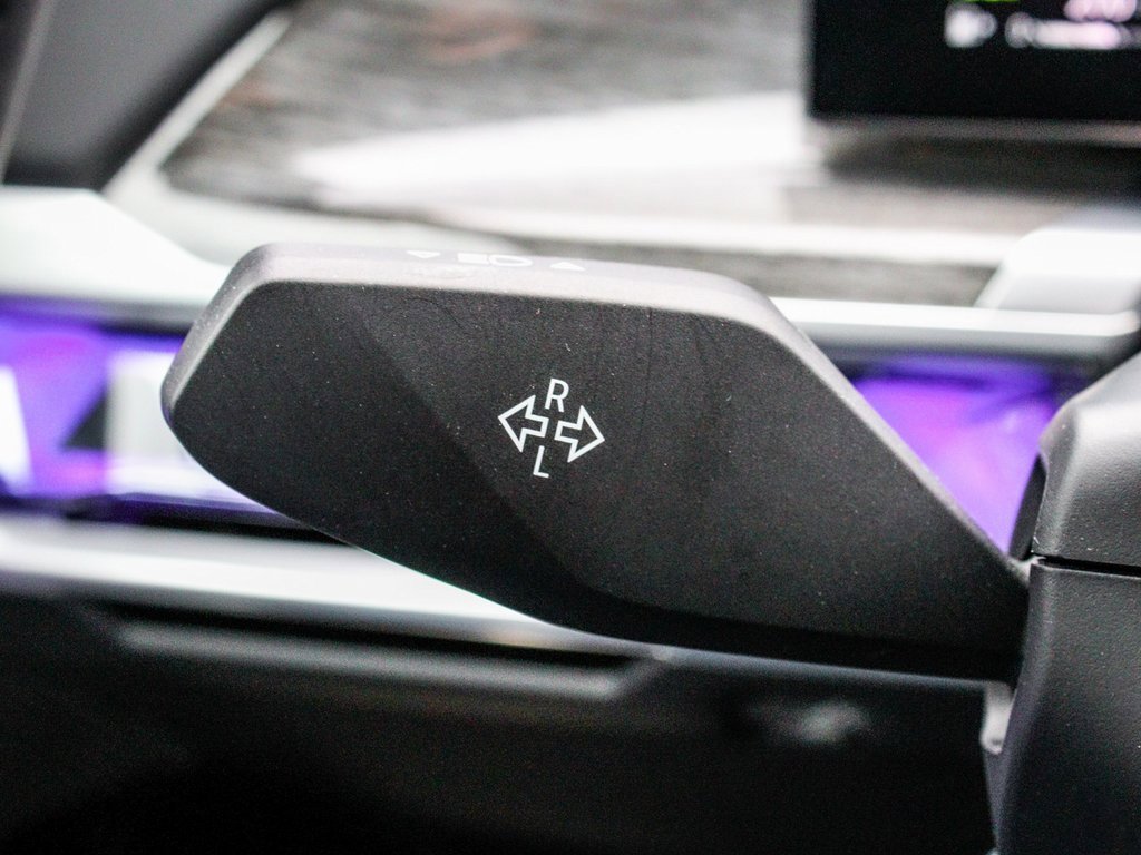 Used 2025 BMW 740i xDrive image 31