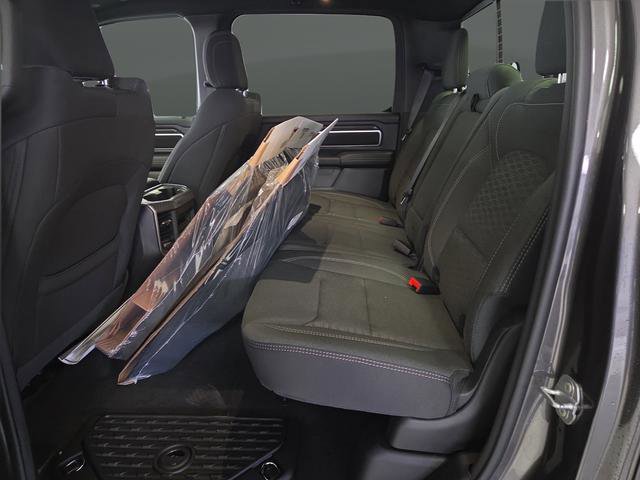 New 2026 RAM 1500 4x4 Crew Cab image 32