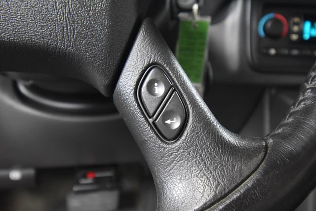 Used 2005 GMC Sierra 2500 SLT w/ Heavy-Duty Power Package image 27