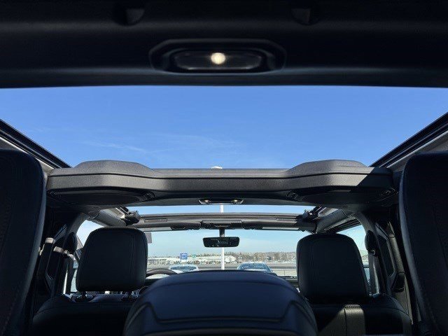 Used 2023 Jeep Wrangler Unlimited Sahara image 19