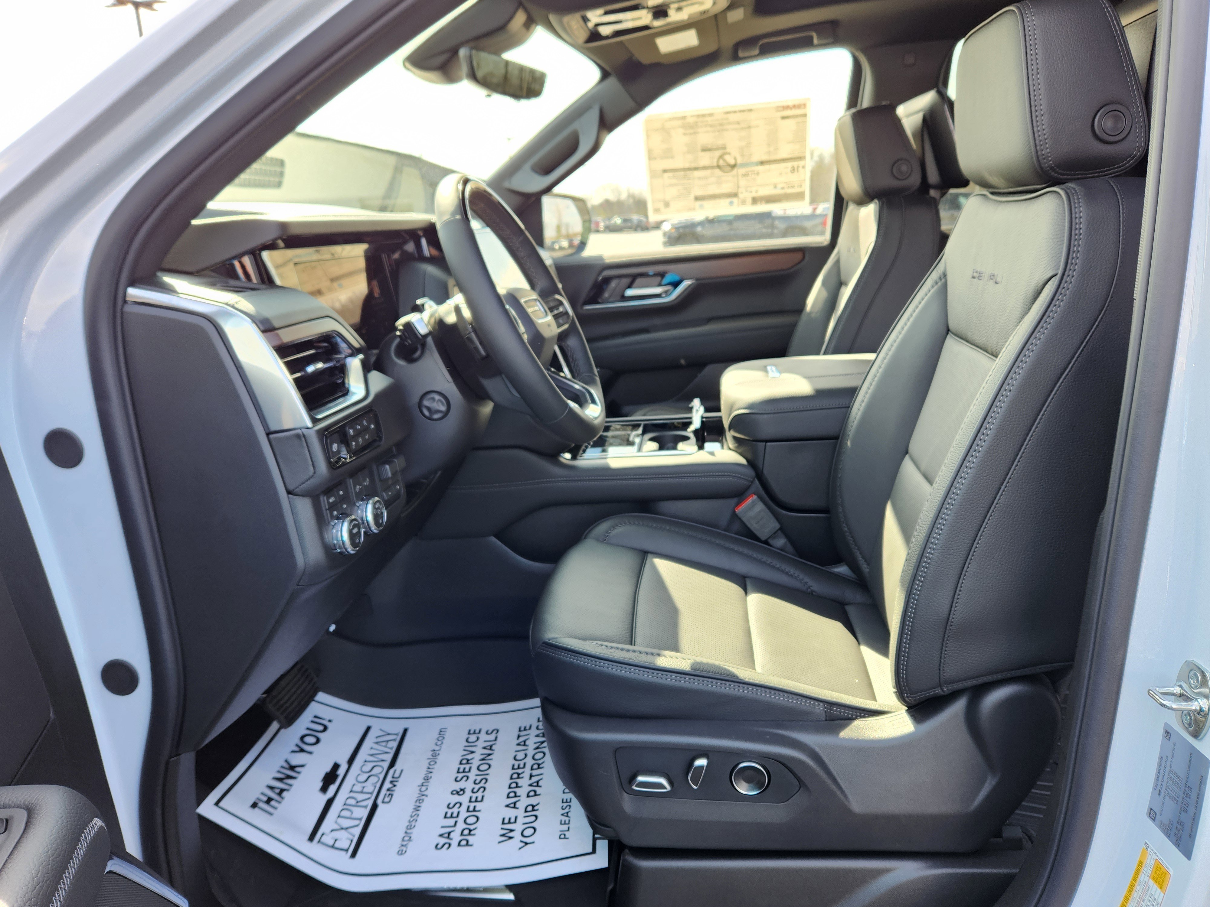 New 2026 GMC Yukon Denali w/ Denali Reserve Package image 10