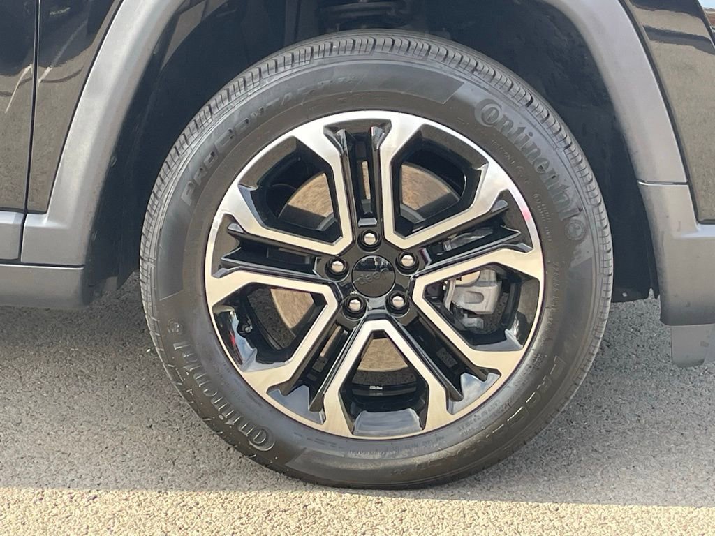 Certified 2024 Jeep Compass Limited image 9