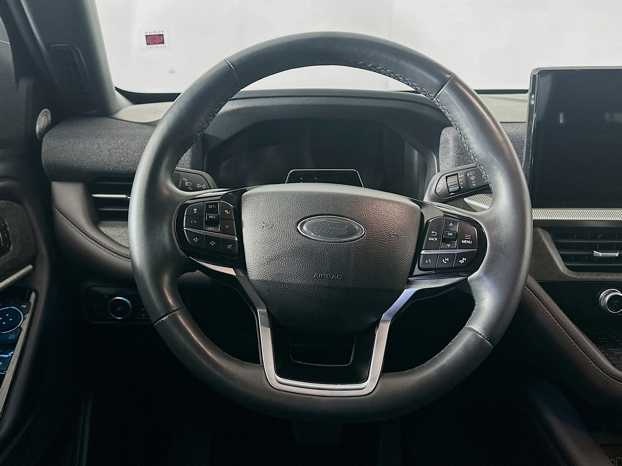 Used 2025 Ford Explorer Platinum w/ LUX Leather Package image 18