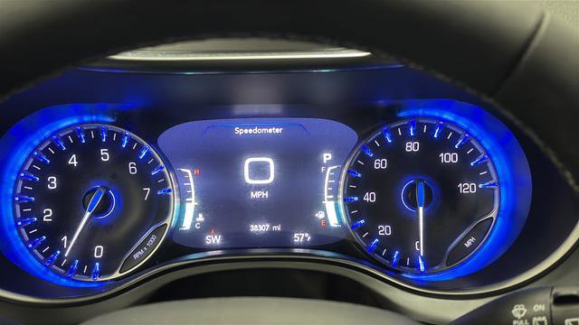 Used 2025 Chrysler Pacifica Limited image 27