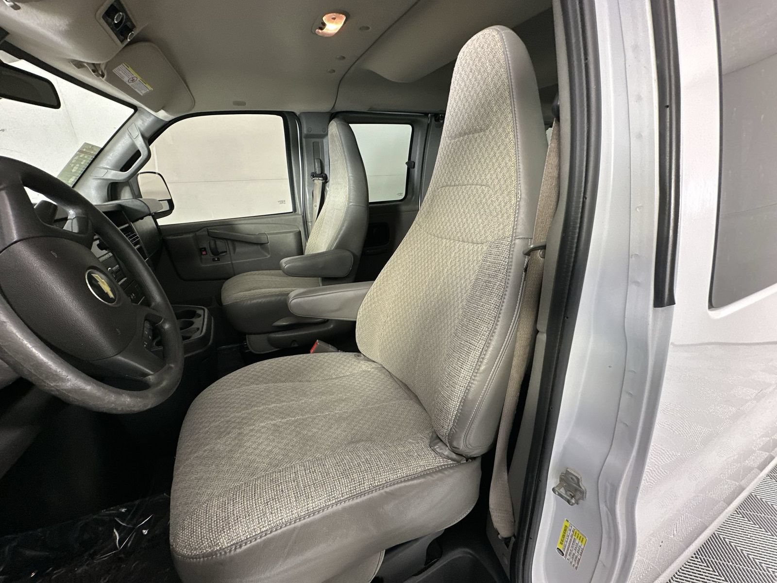 Used 2019 Chevrolet Express 3500 LT w/ LT Preferred Equipment Group RWD image 11