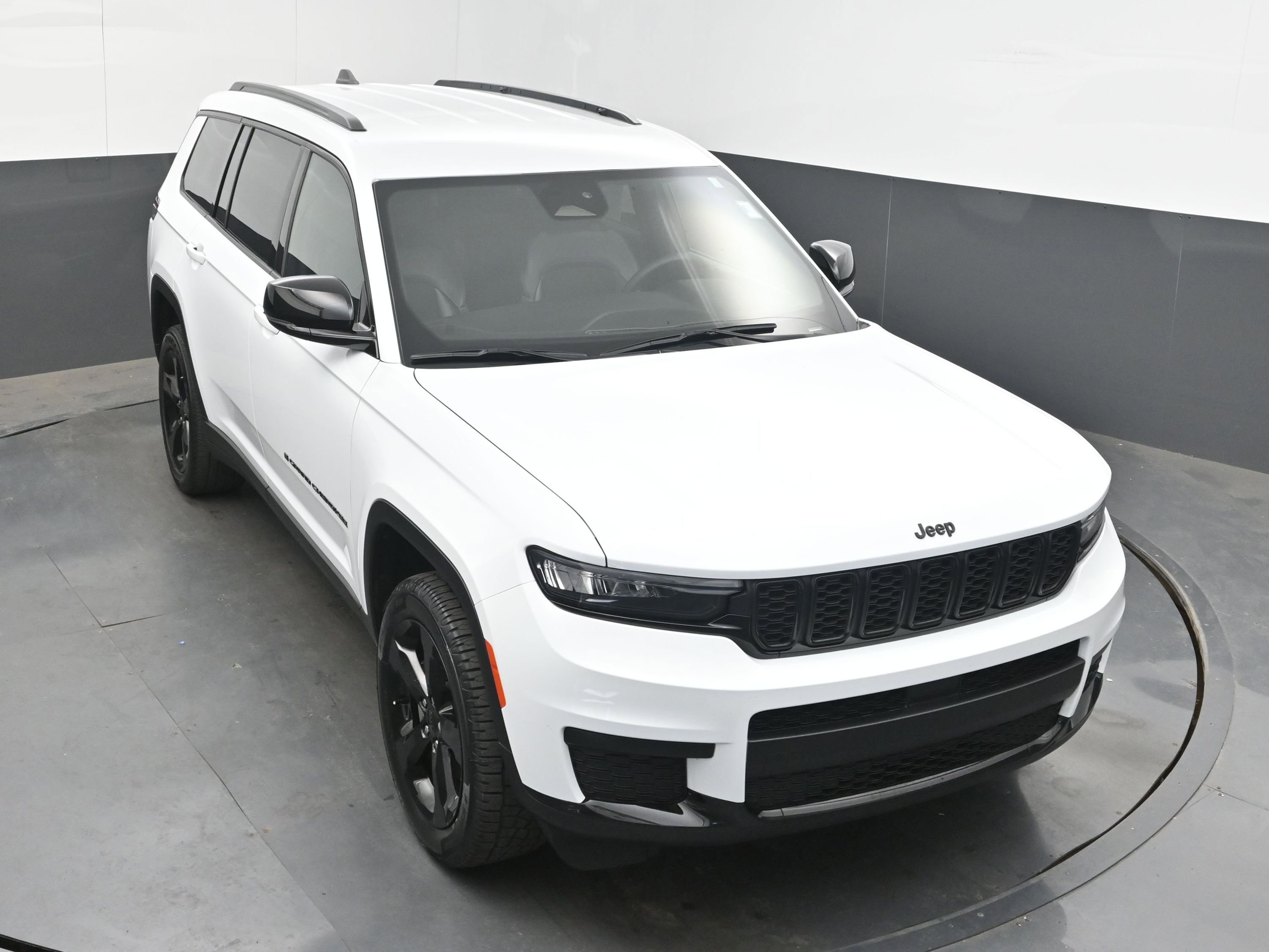 Used 2024 Jeep Grand Cherokee L Laredo image 27