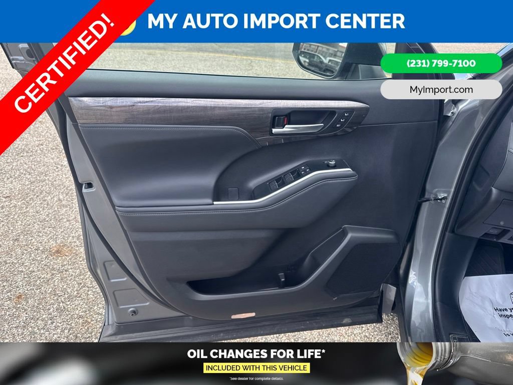 Certified 2025 Toyota Highlander Limited AWD/4WD image 10