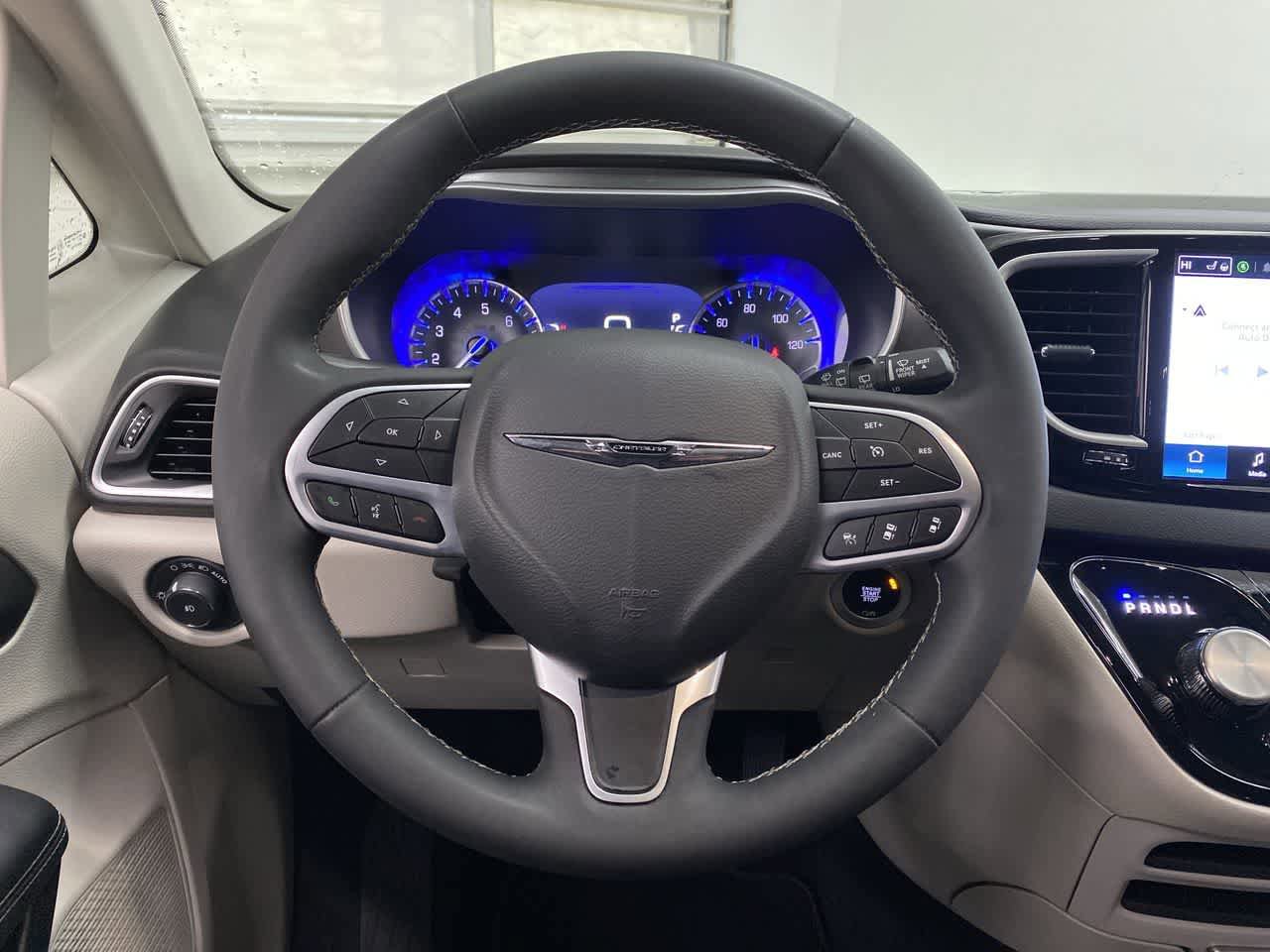 Used 2024 Chrysler Pacifica Touring-L FWD image 19