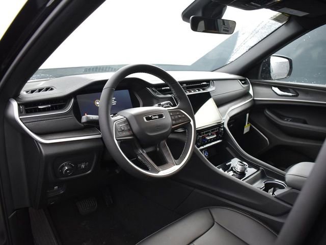 New 2025 Jeep Grand Cherokee Limited w/ Black Appearance Package image 12