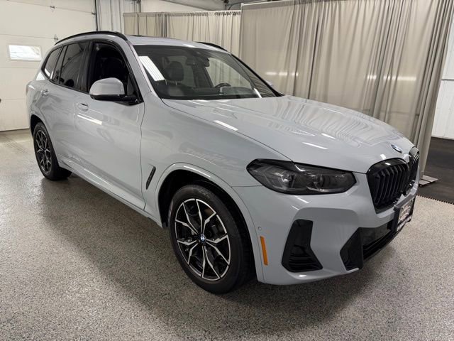 Used 2024 BMW X3 xDrive30i w/ Premium Package image 3