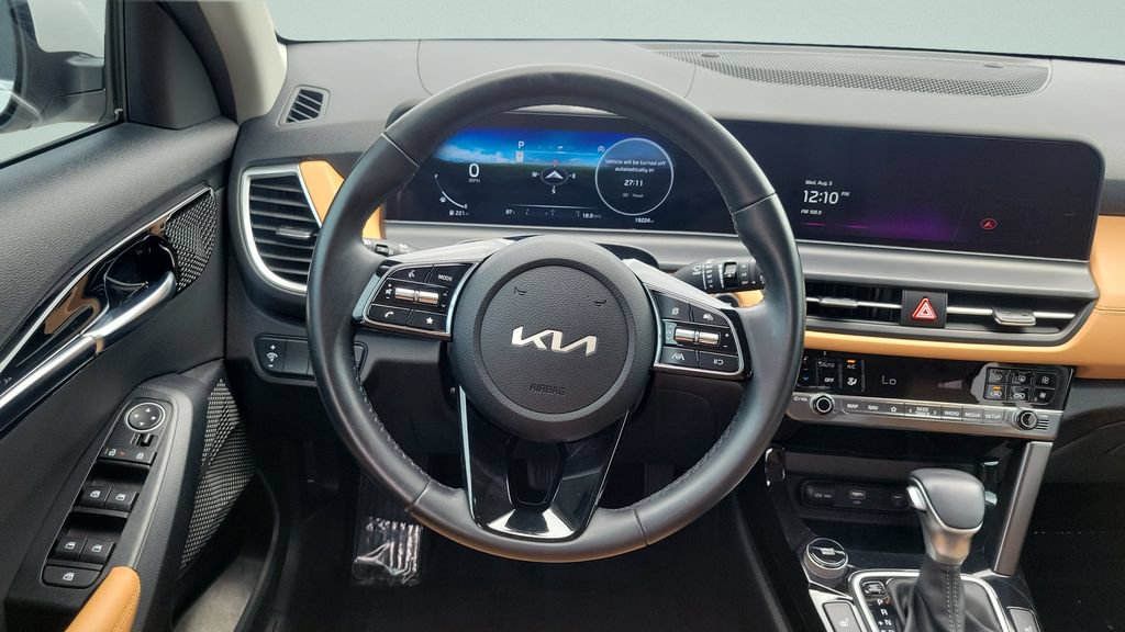Used 2024 Kia Seltos EX FWD image 12