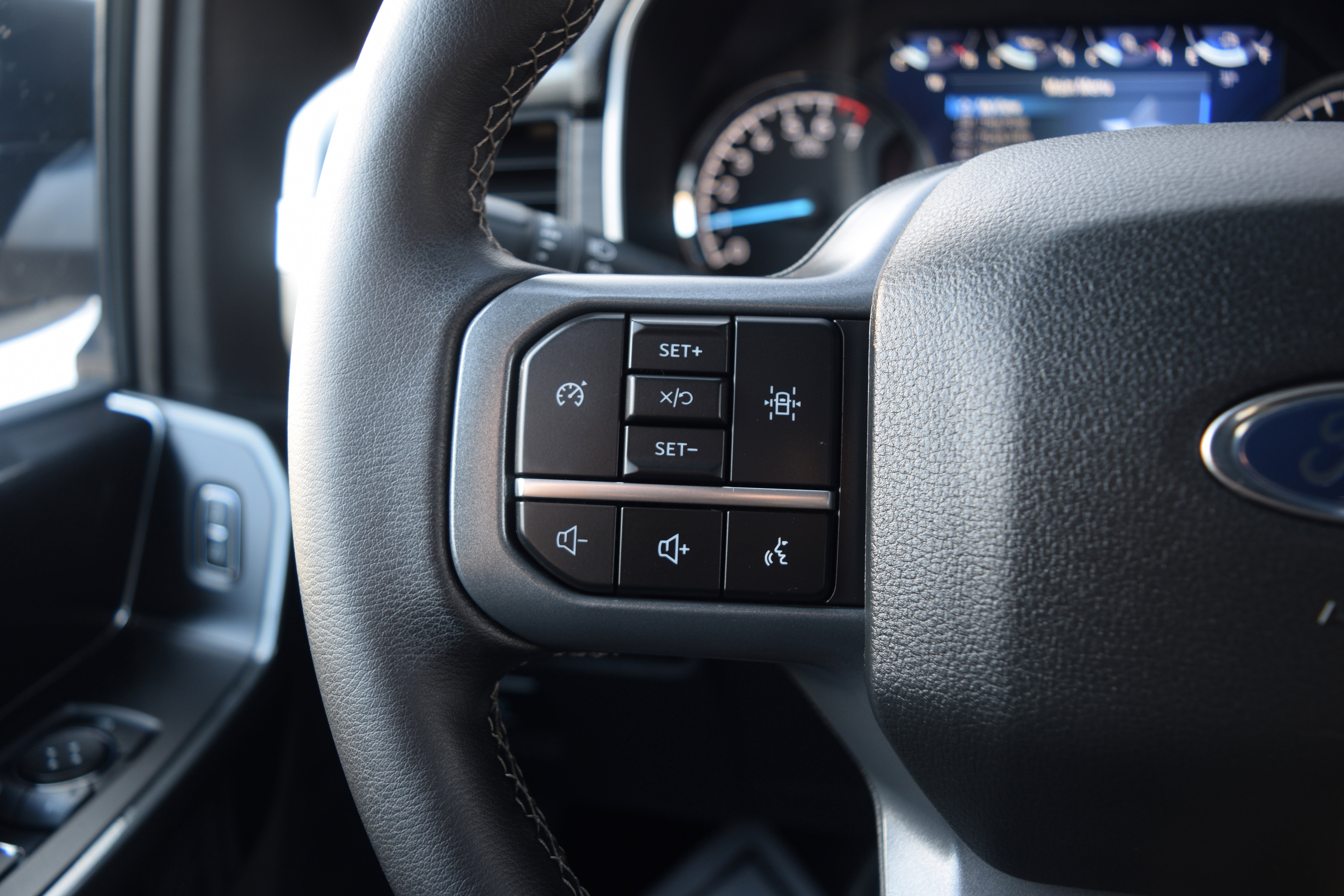 Used 2023 Ford F150 XLT w/ Equipment Group 302A High image 6