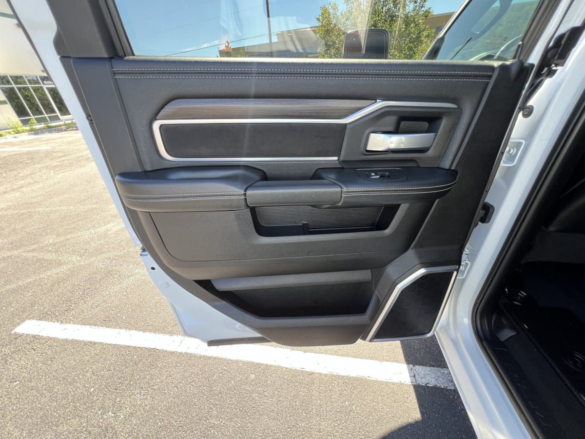 Used 2025 RAM 2500 Laramie AWD/4WD image 16