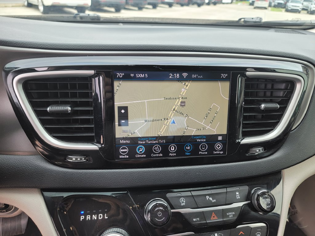 Used 2020 Chrysler Pacifica Touring-L Plus FWD image 21